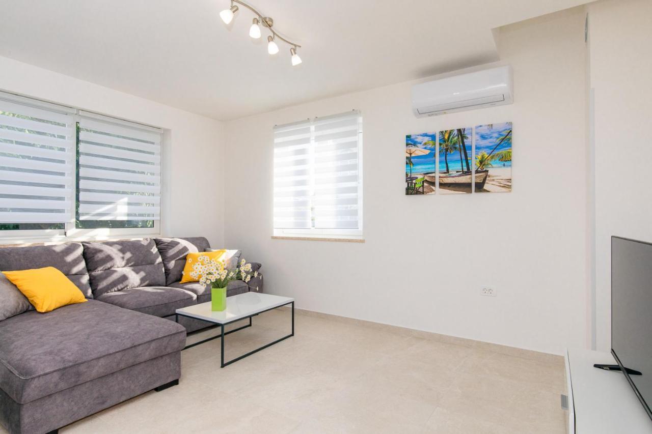 Apartman Ivona Na 1. Katu Malinska Exteriör bild