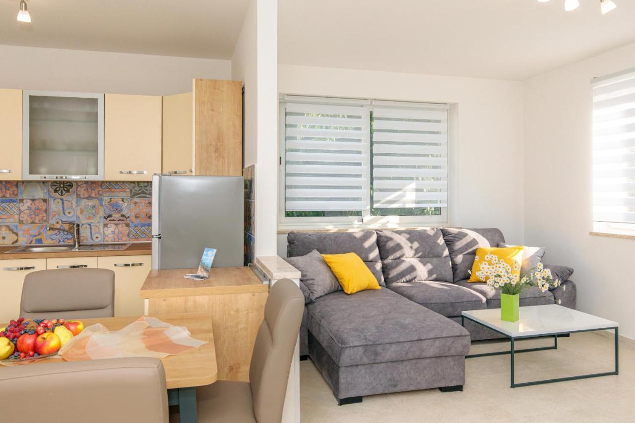 Apartman Ivona Na 1. Katu Malinska Exteriör bild